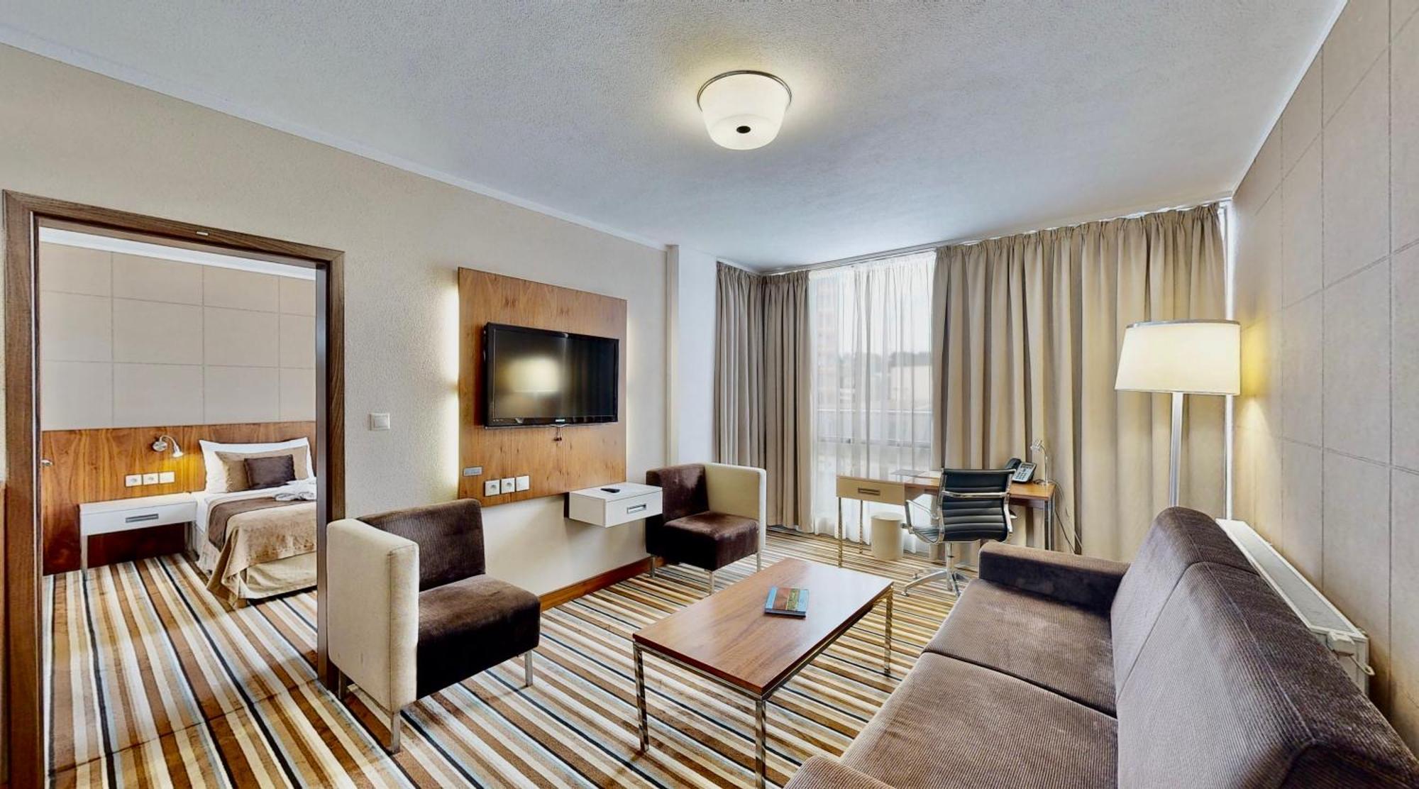 Business Hotel Astrum Laus ليفيتسا المظهر الخارجي الصورة