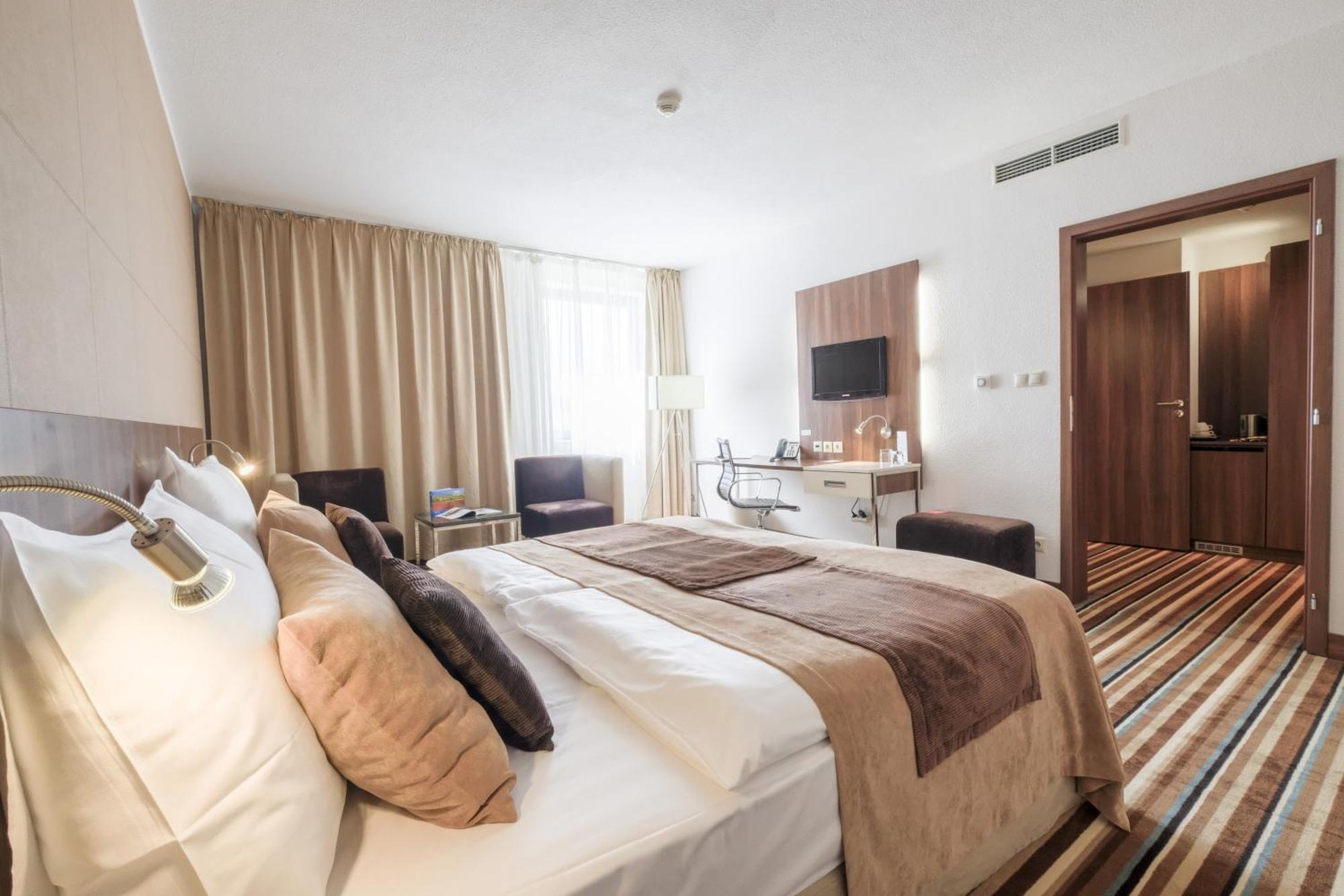 Business Hotel Astrum Laus ليفيتسا المظهر الخارجي الصورة