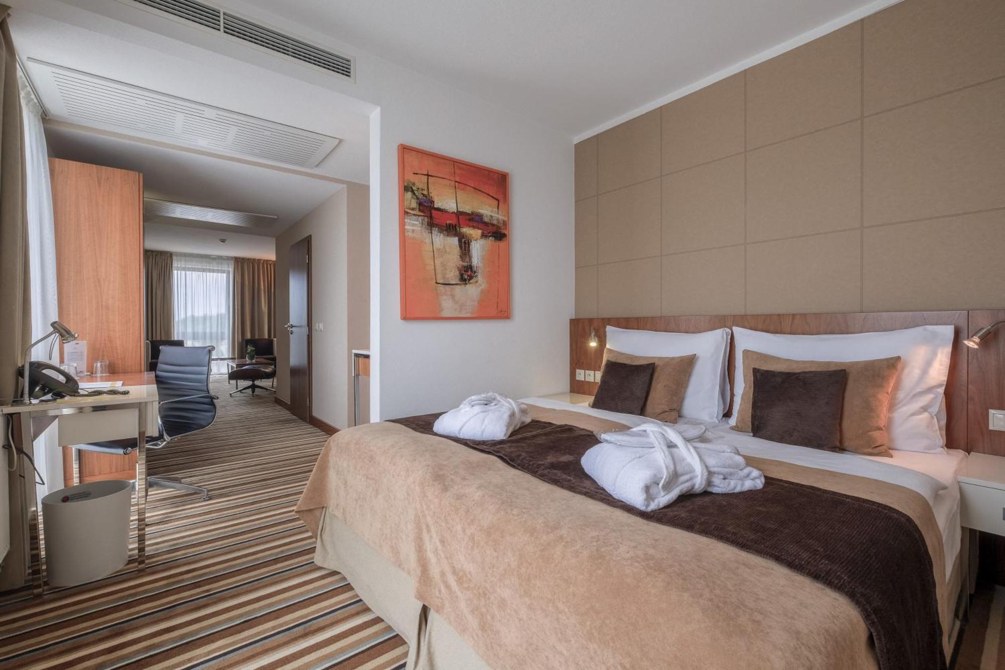 Business Hotel Astrum Laus ليفيتسا المظهر الخارجي الصورة