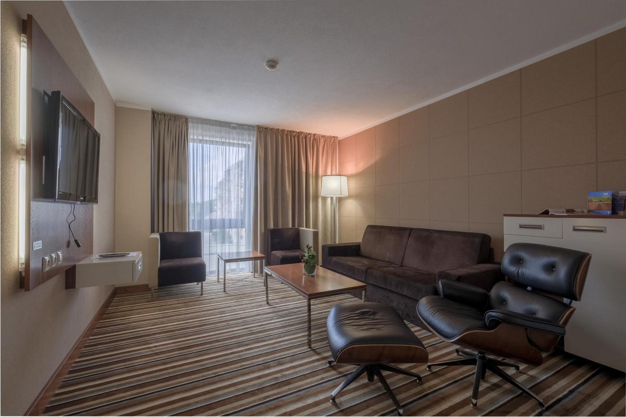 Business Hotel Astrum Laus ليفيتسا المظهر الخارجي الصورة
