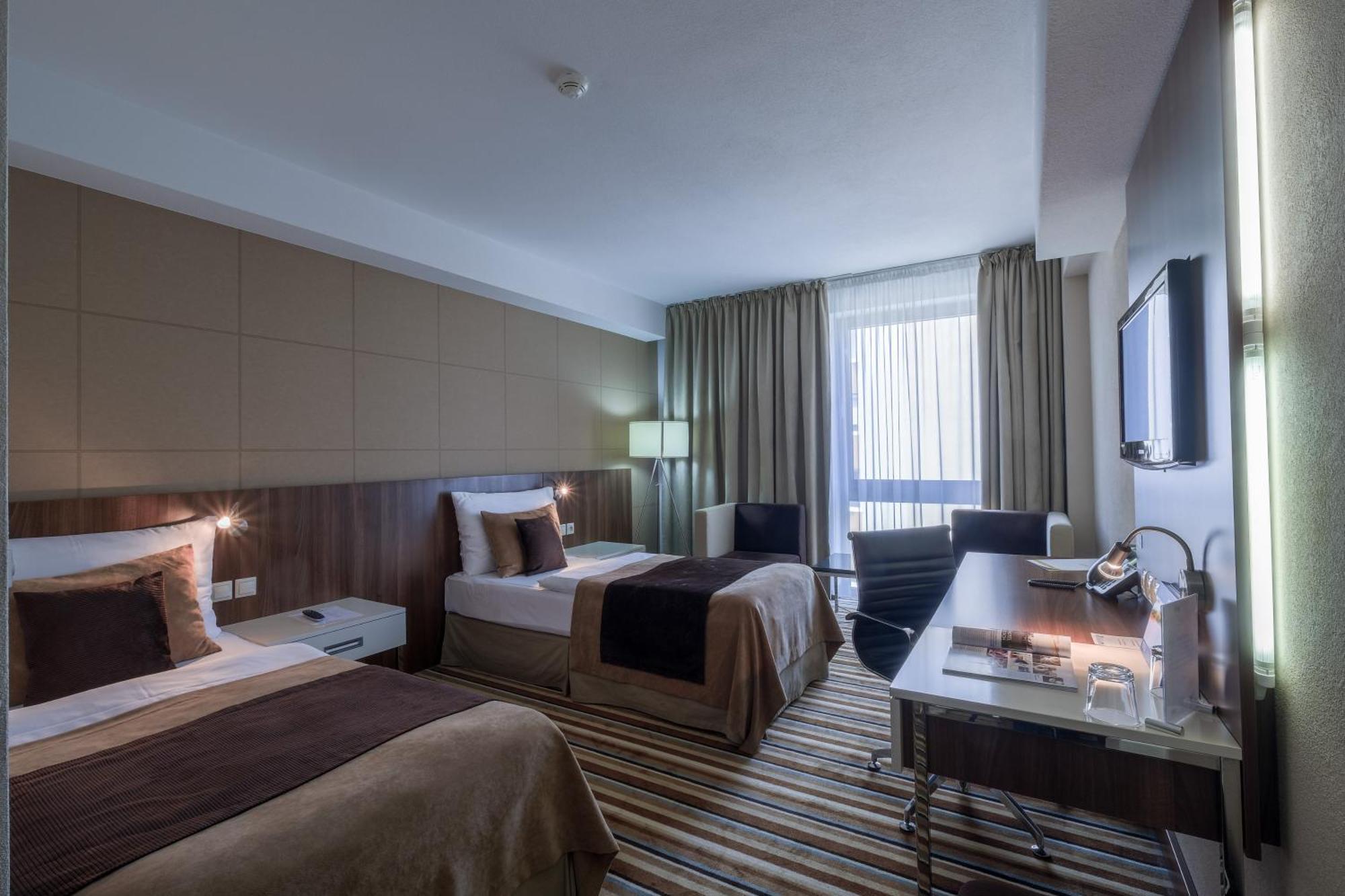 Business Hotel Astrum Laus ليفيتسا المظهر الخارجي الصورة