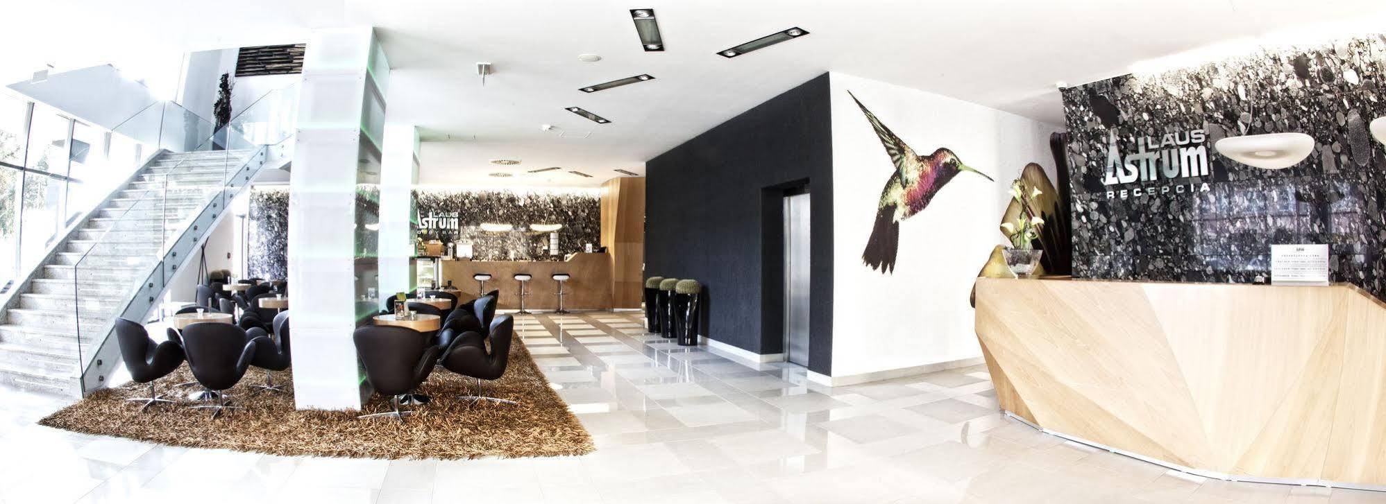Business Hotel Astrum Laus ليفيتسا المظهر الخارجي الصورة