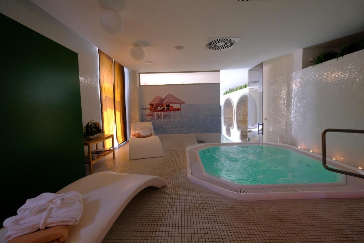 Business Hotel Astrum Laus ليفيتسا المظهر الخارجي الصورة