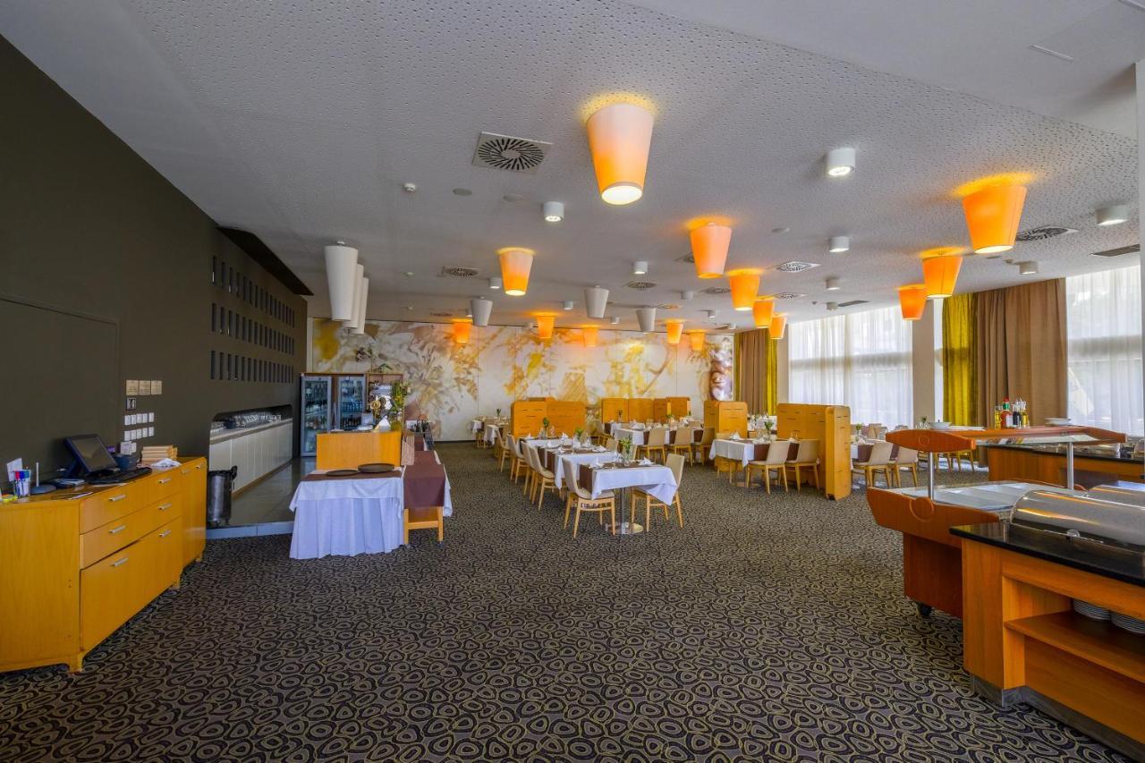 Business Hotel Astrum Laus ليفيتسا المظهر الخارجي الصورة