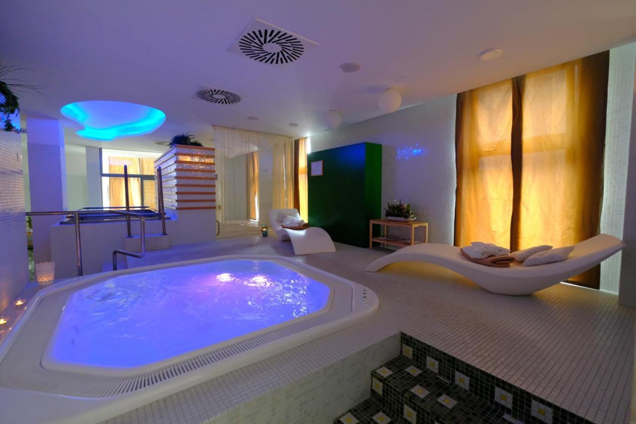 Business Hotel Astrum Laus ليفيتسا المظهر الخارجي الصورة