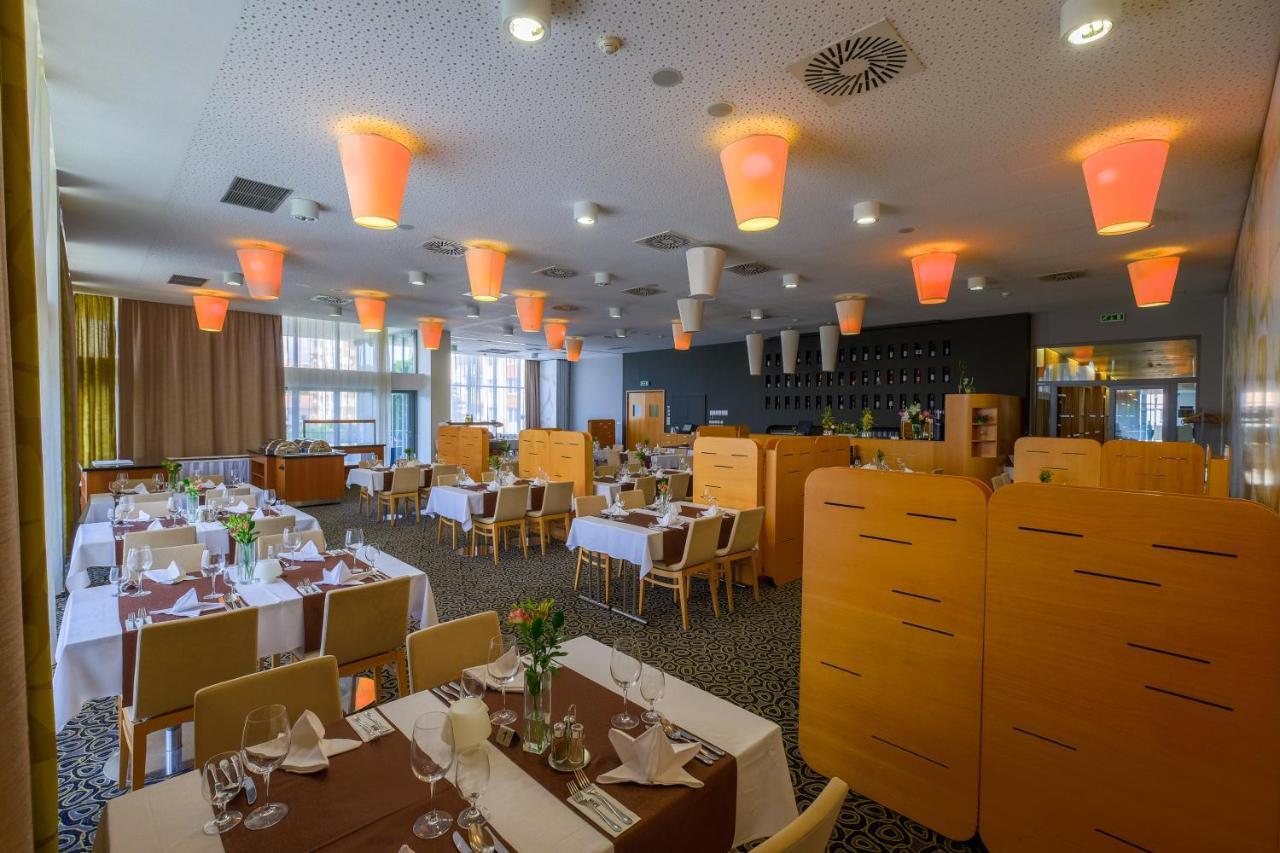 Business Hotel Astrum Laus ليفيتسا المظهر الخارجي الصورة